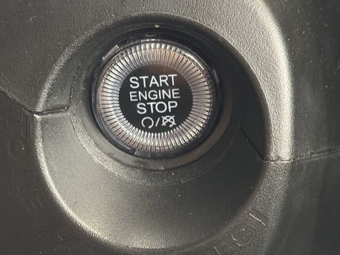 Used 2023 Jeep Renegade Latitude AWD/4WD image 26