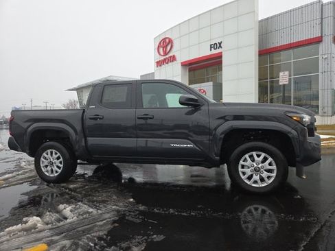 Used 2025 Toyota Tacoma SR5 image 1