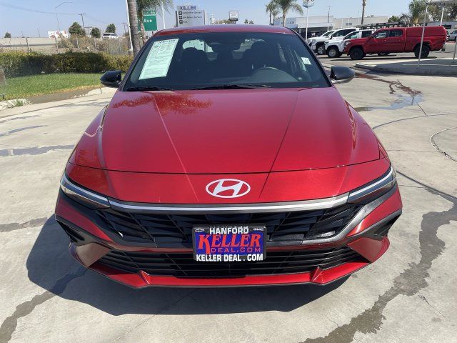 Used 2025 Hyundai Elantra Sport FWD image 3