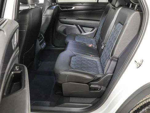 Used 2024 Volkswagen Atlas Cross Sport SEL Premium R-Line image 35