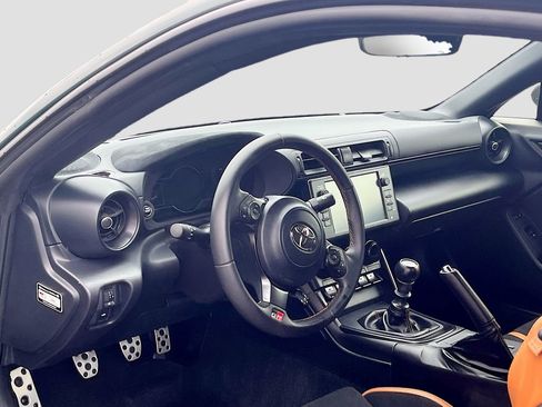 Used 2025 Toyota GR86 Hakone Edition RWD image 9