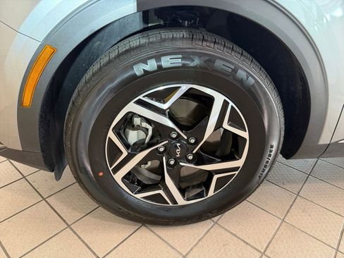 Used 2025 Kia Sportage LX image 24