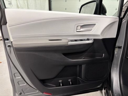 Used 2026 Toyota Sienna LE FWD image 8