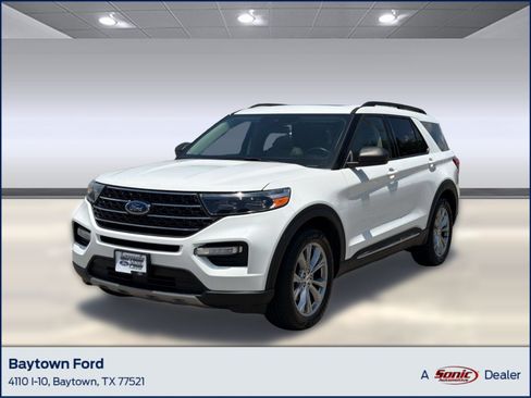 Used 2021 Ford Explorer XLT w/ Equipment Group 202A RWD image 1