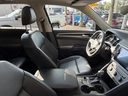 Used 2021 Volkswagen Atlas SE w/ Panoramic Sunroof Package FWD image 45