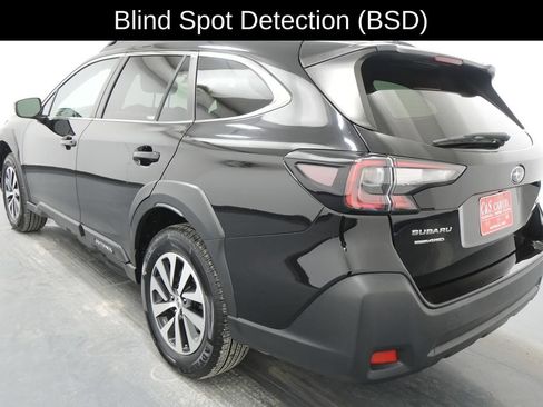Used 2023 Subaru Outback Premium AWD/4WD image 6