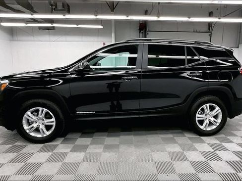 Used 2023 GMC Terrain SLE w/ Driver Convenience Package AWD/4WD image 14