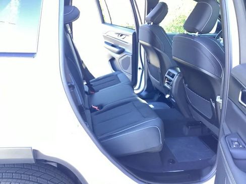 New 2025 Jeep Grand Cherokee Laredo X w/ Luxury Tech Group I image 15