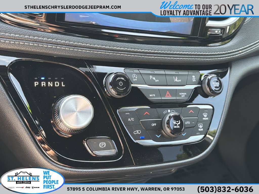 New 2027 Chrysler Pacifica Select w/ Family Tech Group AWD/4WD image 26