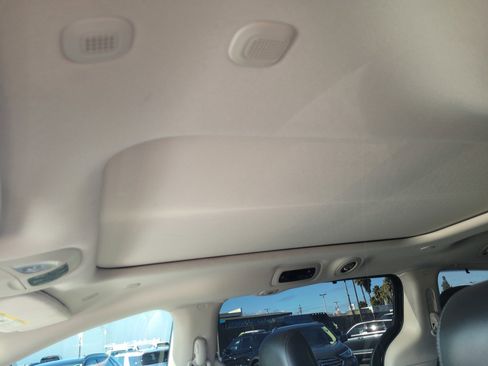 Used 2020 Chrysler Pacifica Limited w/ Advanced Safetytec Group image 18