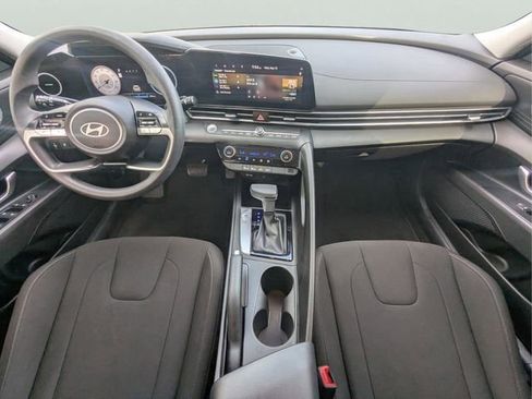 Used 2024 Hyundai Elantra SEL FWD image 12