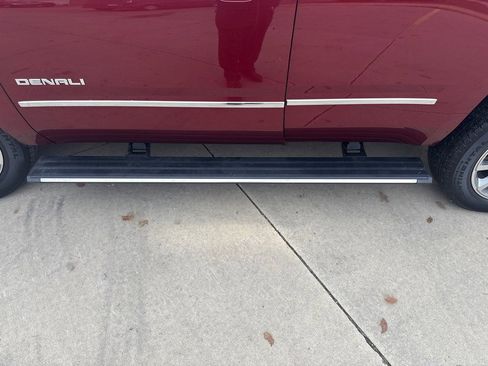 Used 2018 GMC Yukon Denali image 12