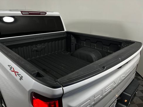 Used 2023 Chevrolet Silverado 1500 LTZ AWD/4WD image 31