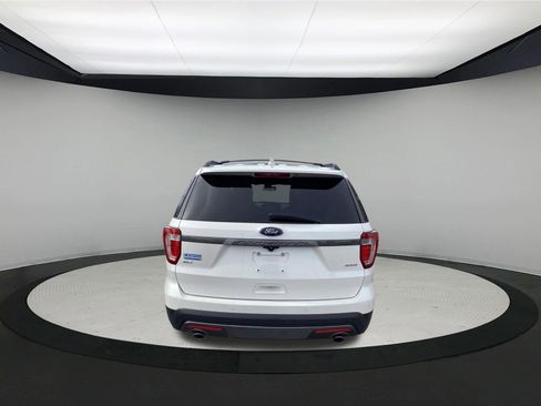Used 2017 Ford Explorer XLT w/ XLT Appearance Package AWD/4WD image 7