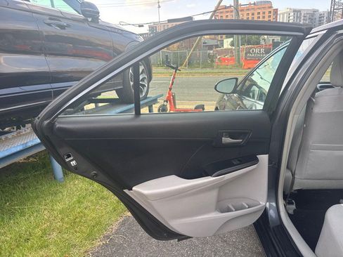 Used 2013 Toyota Camry LE FWD image 12