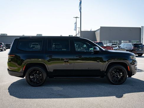 Used 2022 Jeep Wagoneer Series II RWD image 11