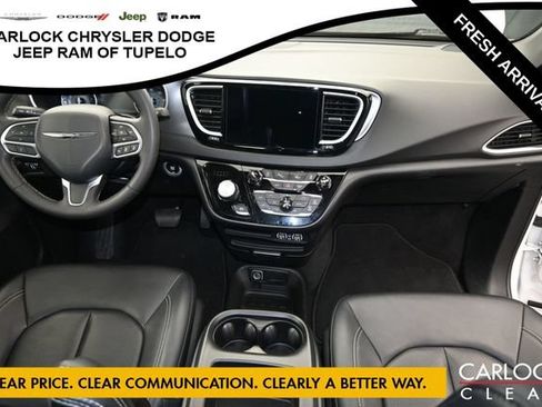 Used 2025 Chrysler Pacifica Select FWD image 35