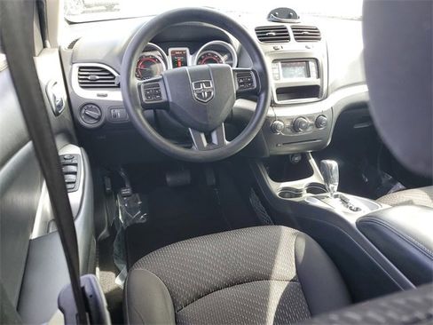 Used 2017 Dodge Journey SE image 13
