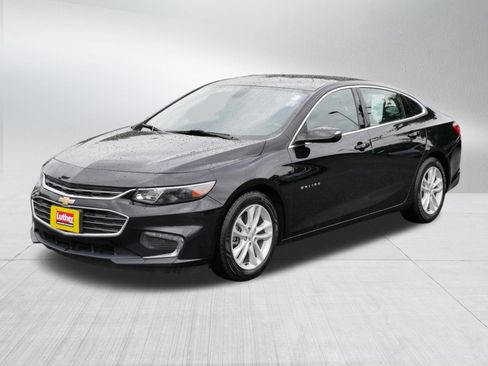 Used 2017 Chevrolet Malibu LT w/ Leather Package FWD image 3