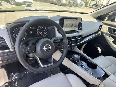 Used 2023 Nissan Rogue SL w/ SL Premium Package FWD image 16