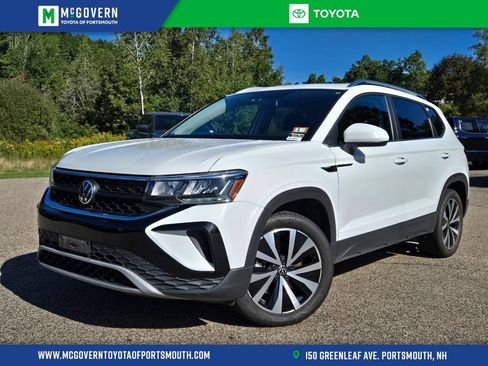 Used 2022 Volkswagen Taos SE FWD image 1