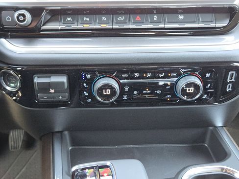 New 2026 Chevrolet Silverado 1500 High Country w/ High Country Premium Package AWD/4WD image 14