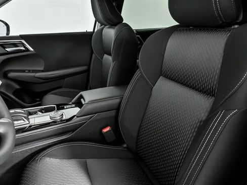 New 2026 Mitsubishi Outlander ES image 13