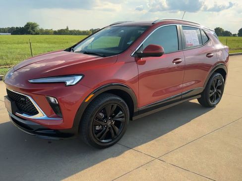 Used 2024 Buick Encore GX Sport Touring image 4