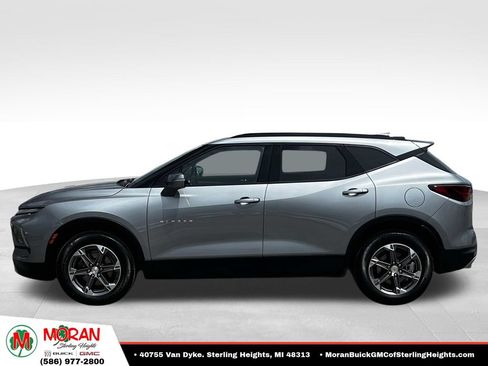 Used 2024 Chevrolet Blazer LT FWD image 2