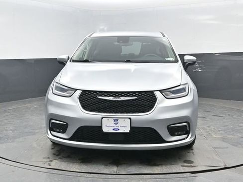 Used 2023 Chrysler Pacifica Touring-L image 29