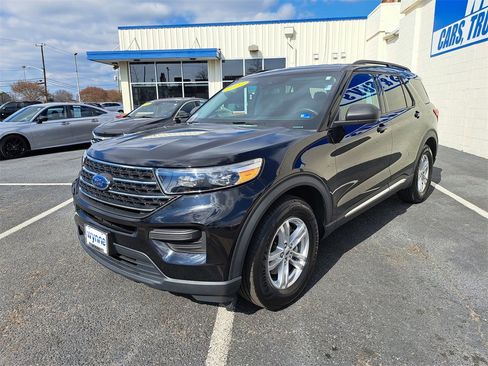 Used 2022 Ford Explorer XLT image 3