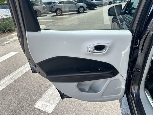 Used 2018 Jeep Compass Limited w/ Navigation Group FWD image 28
