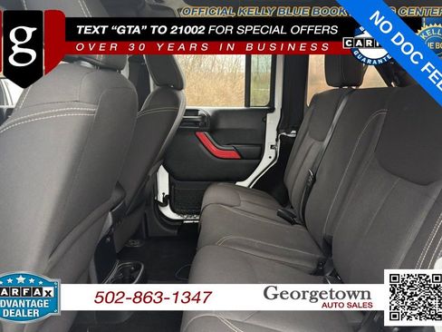 Used 2016 Jeep Wrangler Unlimited Sahara w/ Connectivity Group AWD/4WD image 18