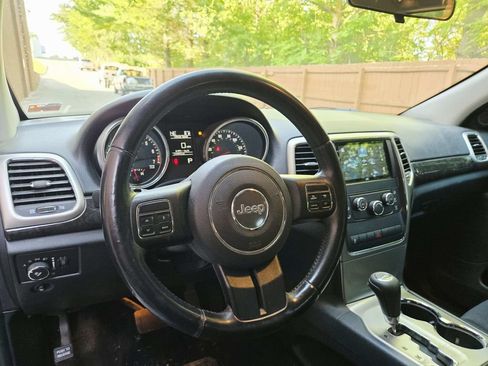 Used 2012 Jeep Grand Cherokee Laredo AWD/4WD image 9