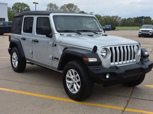 Used 2023 Jeep Wrangler Unlimited Sport AWD/4WD image 3