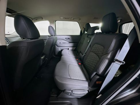 Used 2025 Nissan Pathfinder SV image 28
