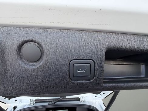 Used 2024 Chevrolet Equinox RS FWD image 33