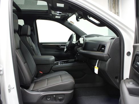 New 2025 Chevrolet Tahoe High Country image 18