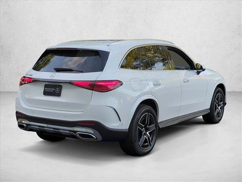 Used 2026 Mercedes-Benz GLC 300 image 2