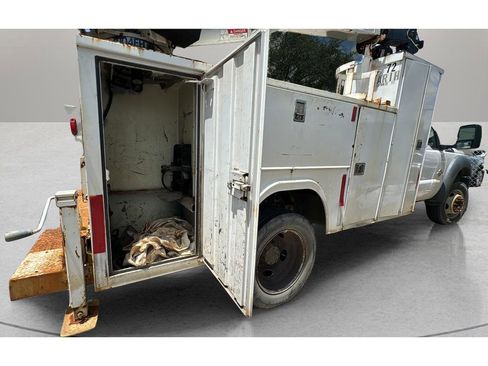 Used 2014 Ford F550 2WD Regular Cab Super Duty image 33