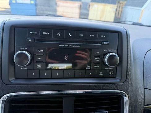 Used 2017 Dodge Grand Caravan SXT FWD image 24