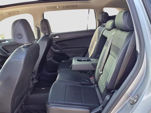 Used 2021 Volkswagen Tiguan SEL image 32
