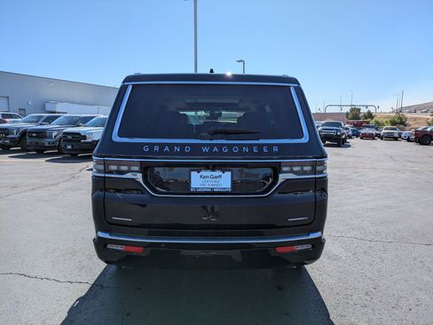 Used 2023 Jeep Grand Wagoneer Series II AWD/4WD image 4