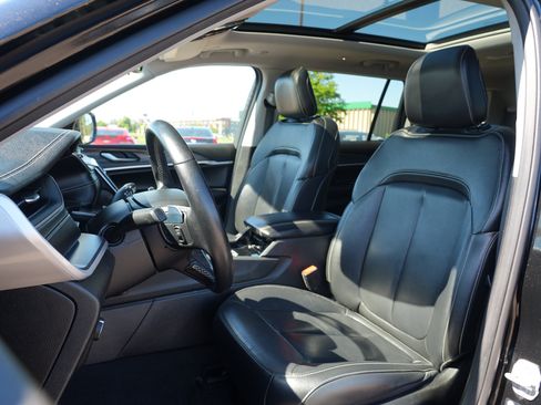 Used 2022 Jeep Grand Cherokee L Limited AWD/4WD image 12