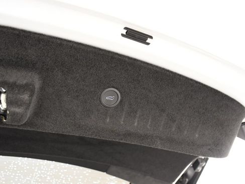 Used 2022 Tesla Model S AWD/4WD image 25