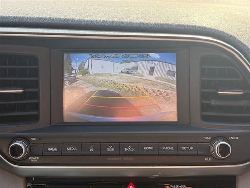 Used 2020 Hyundai Elantra SEL image 17