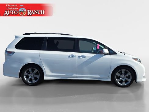 Used 2014 Toyota Sienna SE FWD image 6