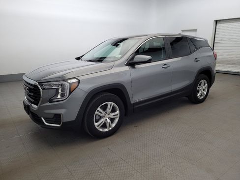 Used 2024 GMC Terrain SLE AWD/4WD image 2