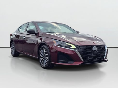 Used 2025 Nissan Altima 2.5 SV FWD image 7