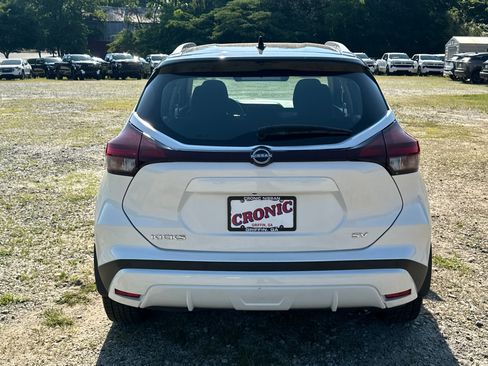 Used 2023 Nissan Kicks SV FWD image 6